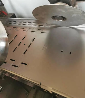 comprar 1m/Min - 30m/Min Máquina de Formar rolos de bandejas de cabo Máquina de Fabricação de bandejas de cabo OEM online manufacture