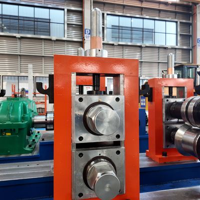 China Máquina de moldagem de rolos de aço de espessura 2-4 mm ISO9001